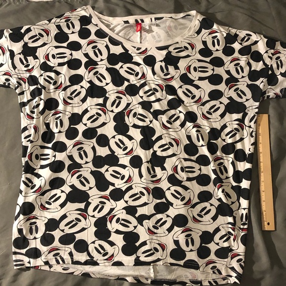 ❤️ H&M Mickey Mouse pattern Tee❤️ - Picture 2 of 4